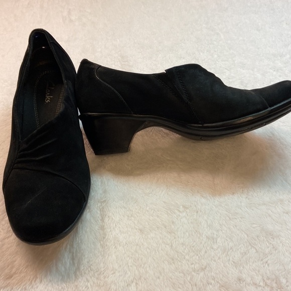 Clarks Bendables Suede Leather Slip-on Heeled (1.5”) Shoe - Picture 10 of 12